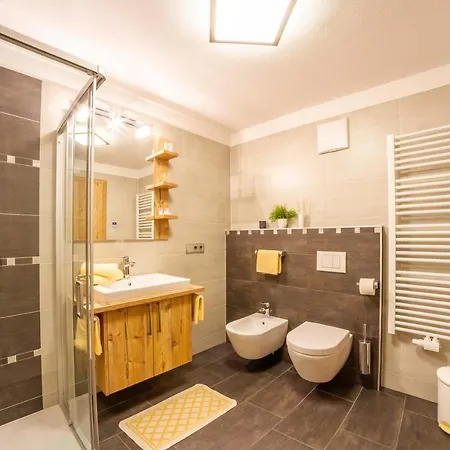 Hotel Garni Angerer Lutago